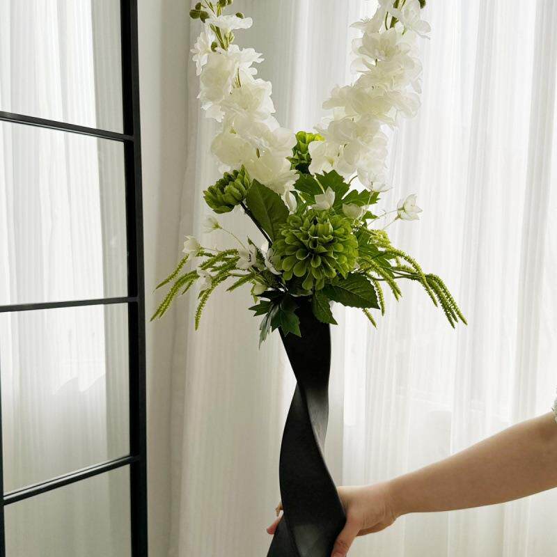高级感设计师款飞燕草手扎花束防干花仿真花绢花桌