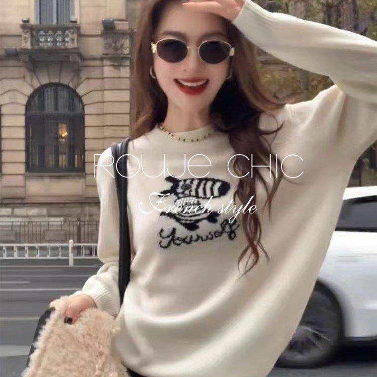 法国rouje chic春季法式白色设计感珍珠小马圆领针织衫别致毛衣女