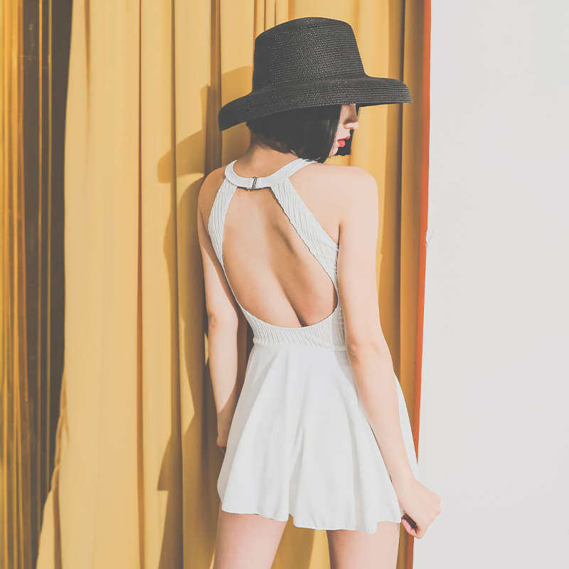 连体游泳衣女款2024新款高级感纯欲风白色小胸保守大码胖mm泡温泉