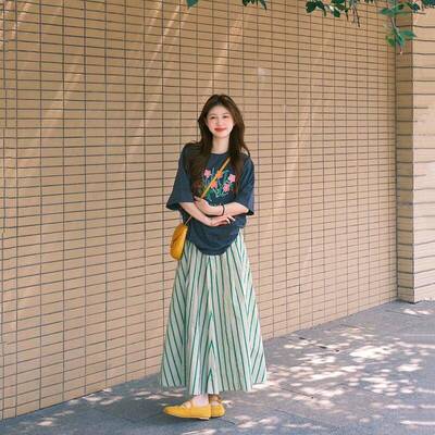 夏日ootd穿搭独特漂亮套装条纹半身裙子韩系宽松T恤上衣两件套女