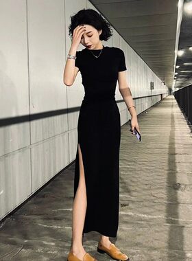 MUAMY夏季新款法式复古赫本小黑裙高级感小众开叉修身显瘦洋装