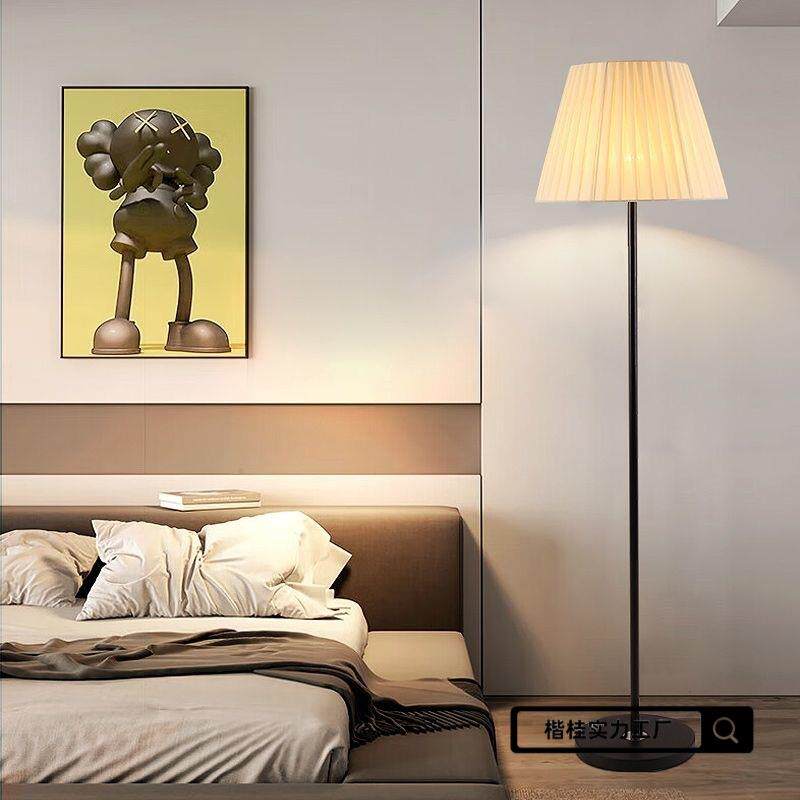 台灯卧室床头灯家用现代简约创意风网红灯具护眼客厅落地灯