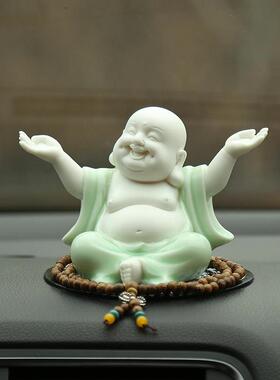 笑佛弥勒佛招财车内简约汽车摆件精致大气创意车载中控台陶瓷佛像