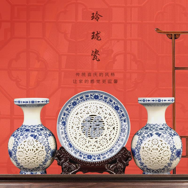 景德镇陶瓷器镂空青花客厅电视柜玄关装饰品新中式摆件花瓶大号