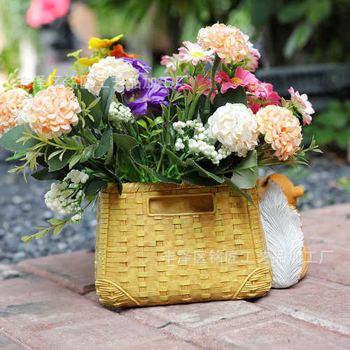 户外仿真动物松鼠花盆草编花篮田园风花园庭院树脂工艺品装饰摆件