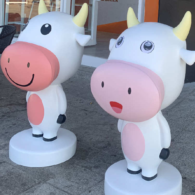 玻璃钢牛年户外卡通牛雕塑园林景观广场装饰幼儿园商场美陈大摆件