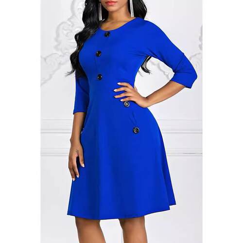 Oversized women's dress with round neck and three quarter