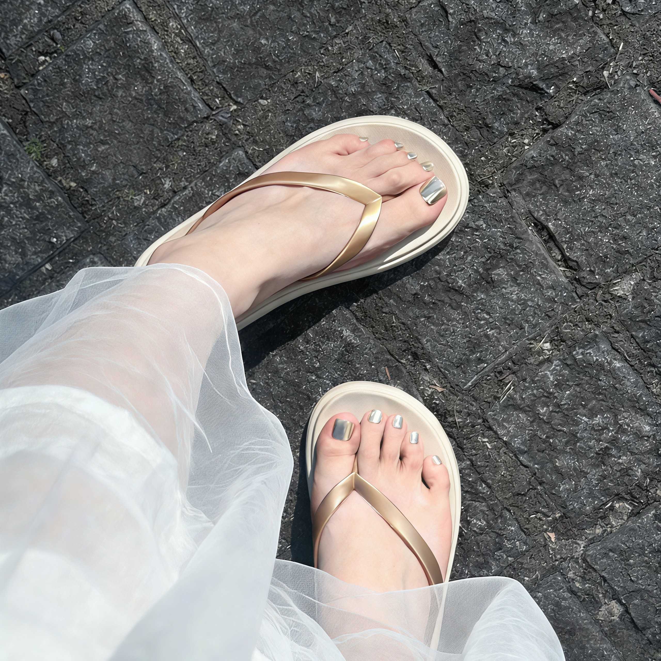 美得不防费力！显白人字拖滑女夏季外穿百搭高拖颜值沙滩海边凉鞋