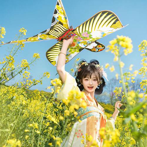 2026新款潍坊纸鸢手持风筝大人专用微风易飞户外春游露营拍照道具