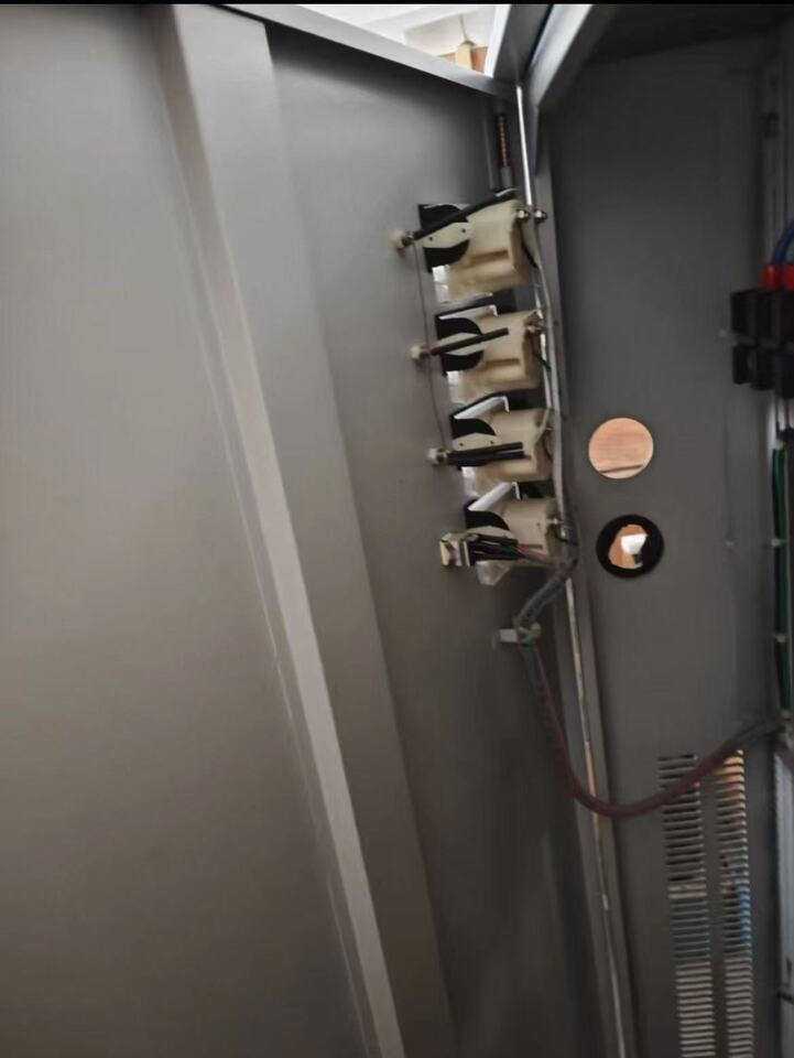 11月15日杭州上海人民电器三相高精度全自动交流稳压器一台网络拍卖公告