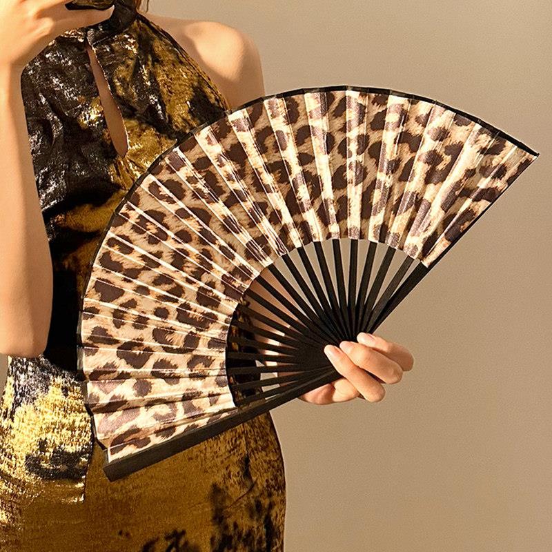豹纹折叠扇子夏天随身便携竹扇舞蹈专用竹骨扇汉服旗袍马面裙折扇