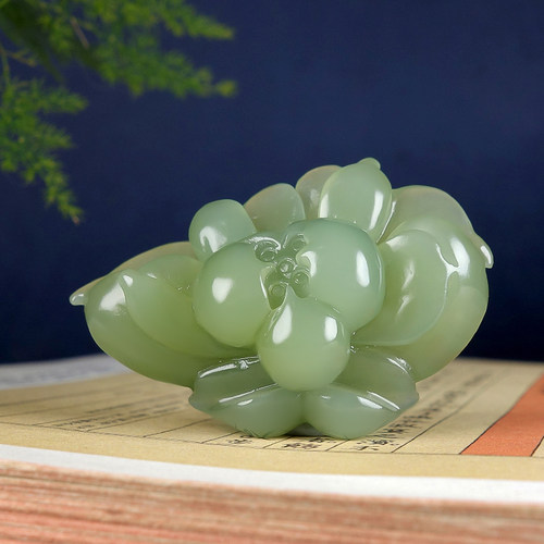 【一品清廉】和田玉荷花挂件 大师工作室作品 5306