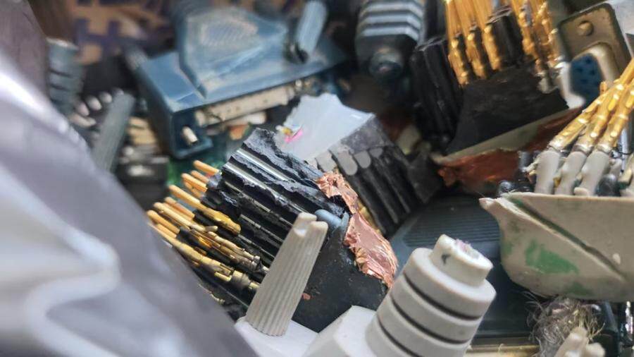 5月6日北京【京械6643】镀金特种插头一批三斤左右网络拍卖公告