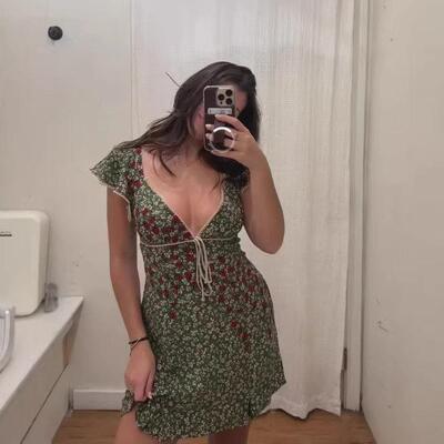 V-neck strap small floral dress