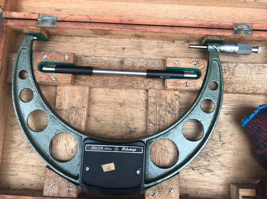 三丰250-275外径千分尺成色如图。