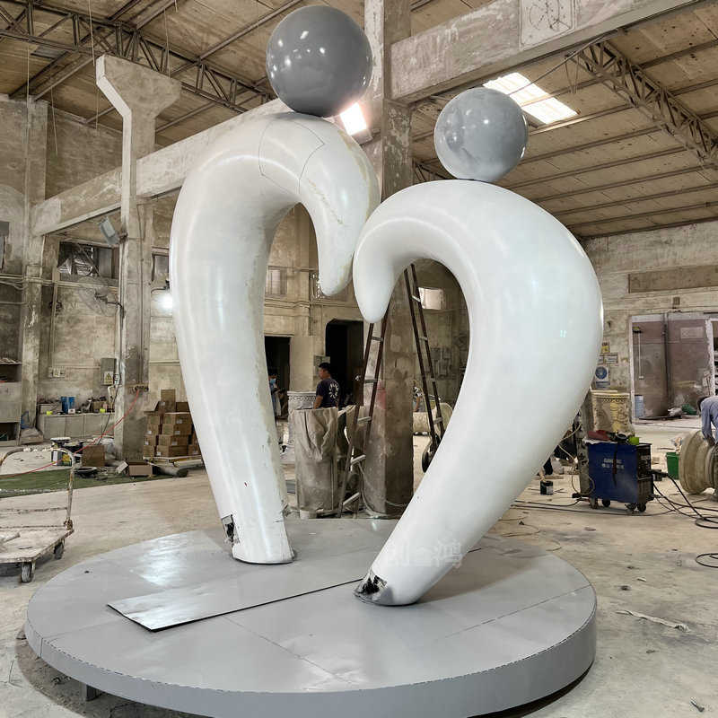 直销玻璃钢大型爱心雕塑 景区网红打卡造型园林景观雕塑生产厂家