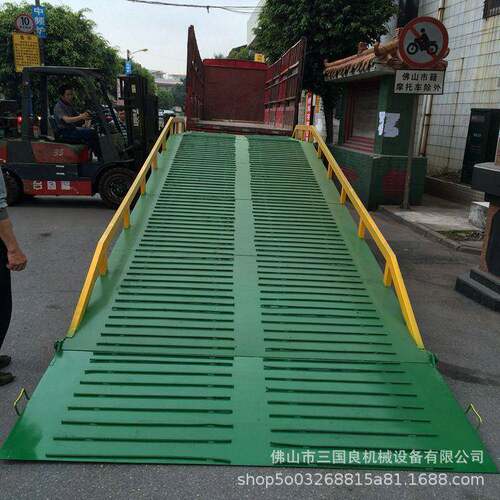 佛山登车桥厂家移动式登车桥工厂液压登车桥报价是多少
