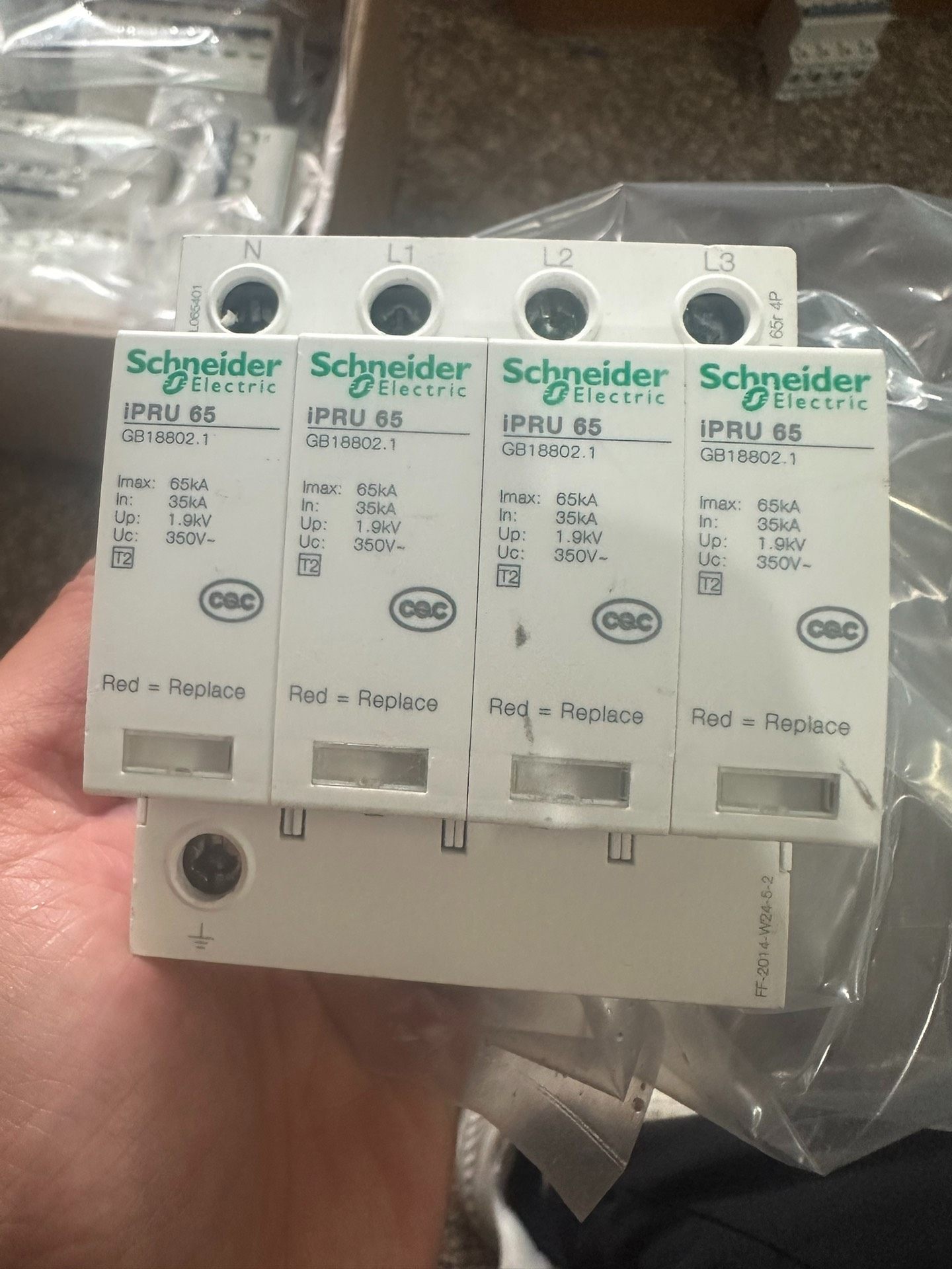 施耐德浪涌IPRU 65ka  单价800元数量2