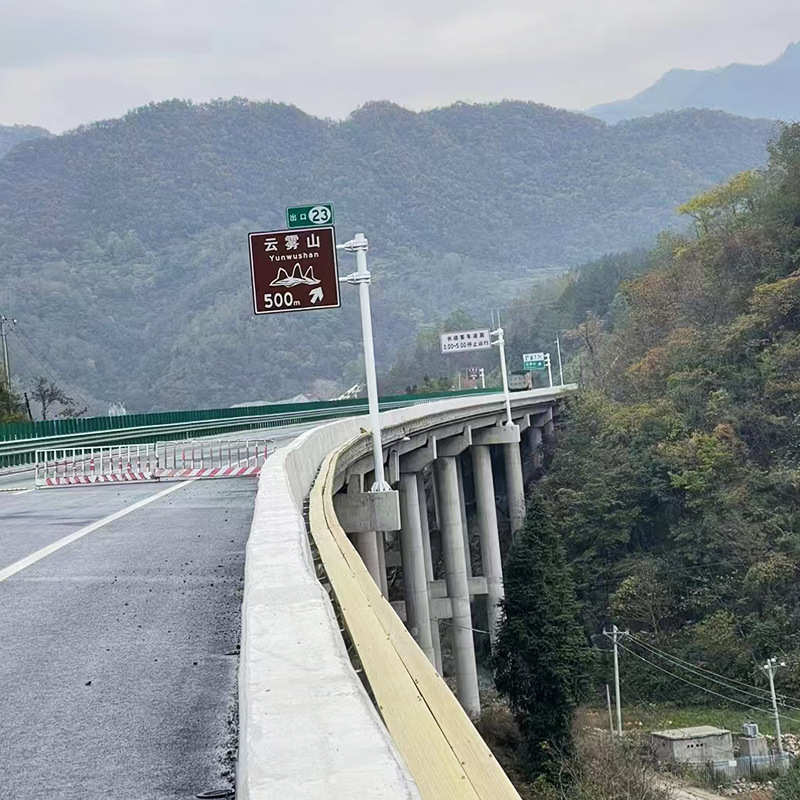 交通标志牌杆道路交通专用热镀锌耐腐蚀耐高温专业定制立柱标志杆