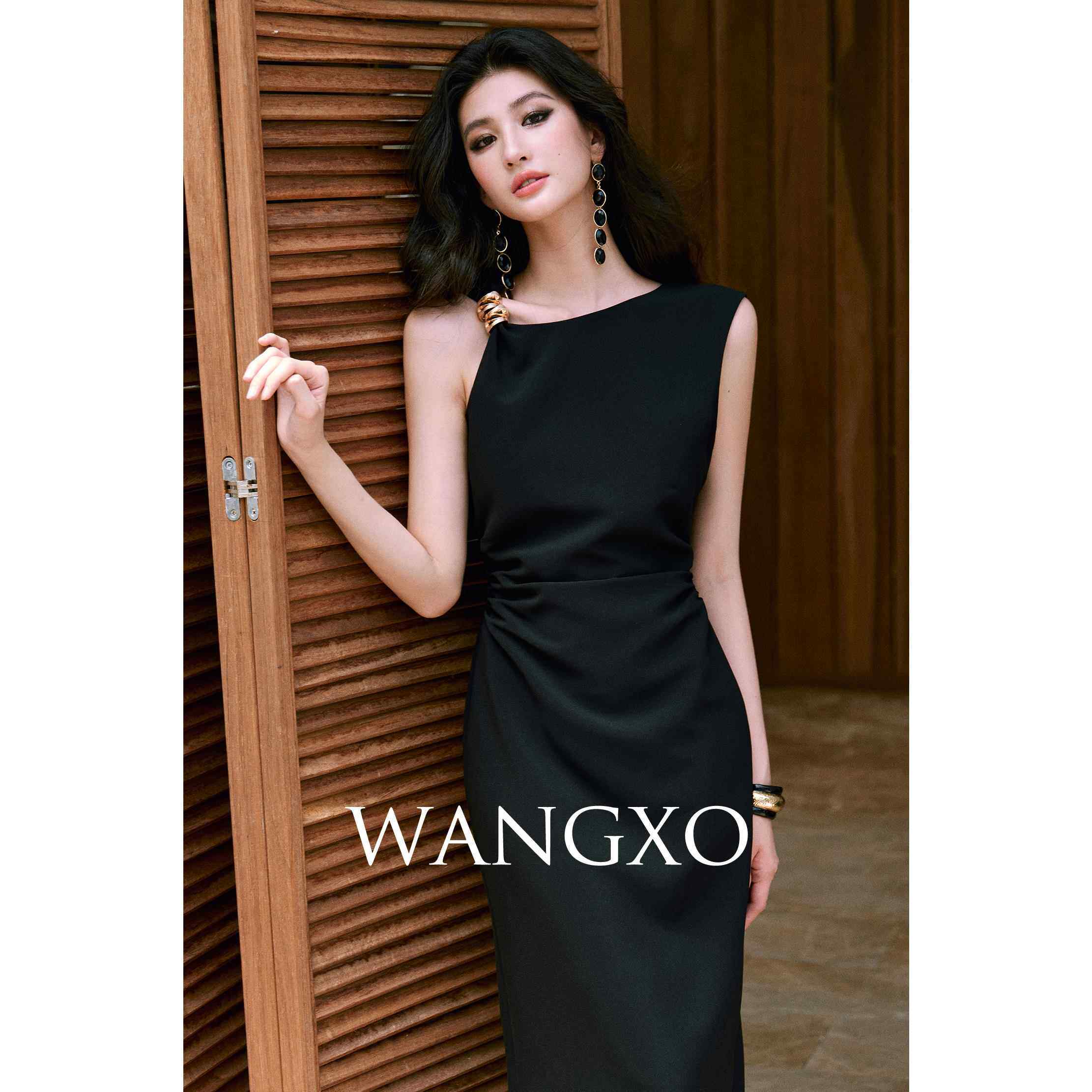 WANGXO|0束缚微弹斜纹料|金属镶饰斜领不对称腰间抽皱洋装