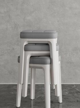 用小餐椅2025新款餐NQZ桌塑料凳子型不占妆地方家的靠背椅子化妆