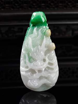 缅甸天然真品翡翠冰春彩飘绿双彩高档闪拍精雕龙牌玉器吊坠40.64g