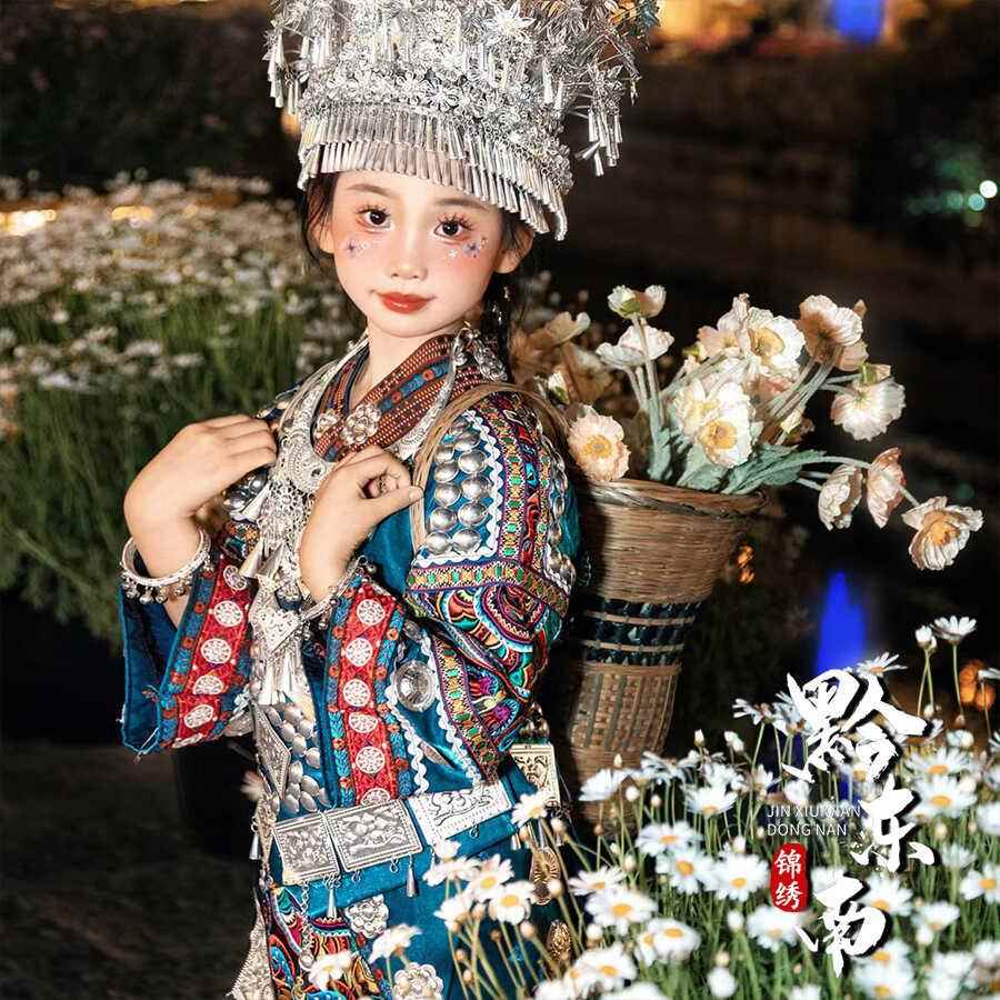 正品苗族装女童传统刺绣盛装舞台演出走秀服族彝服土家族儿影童摄