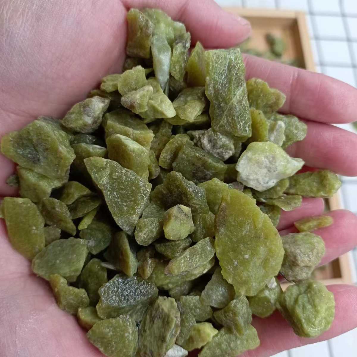 水族汗石子石子房造景颗粒丹东水磨石蒸碎石绿绿色专用丹东绿玉石