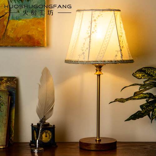 新款北欧氛围夜灯 卧室床头灯轻奢婚房台灯 白色创意台灯