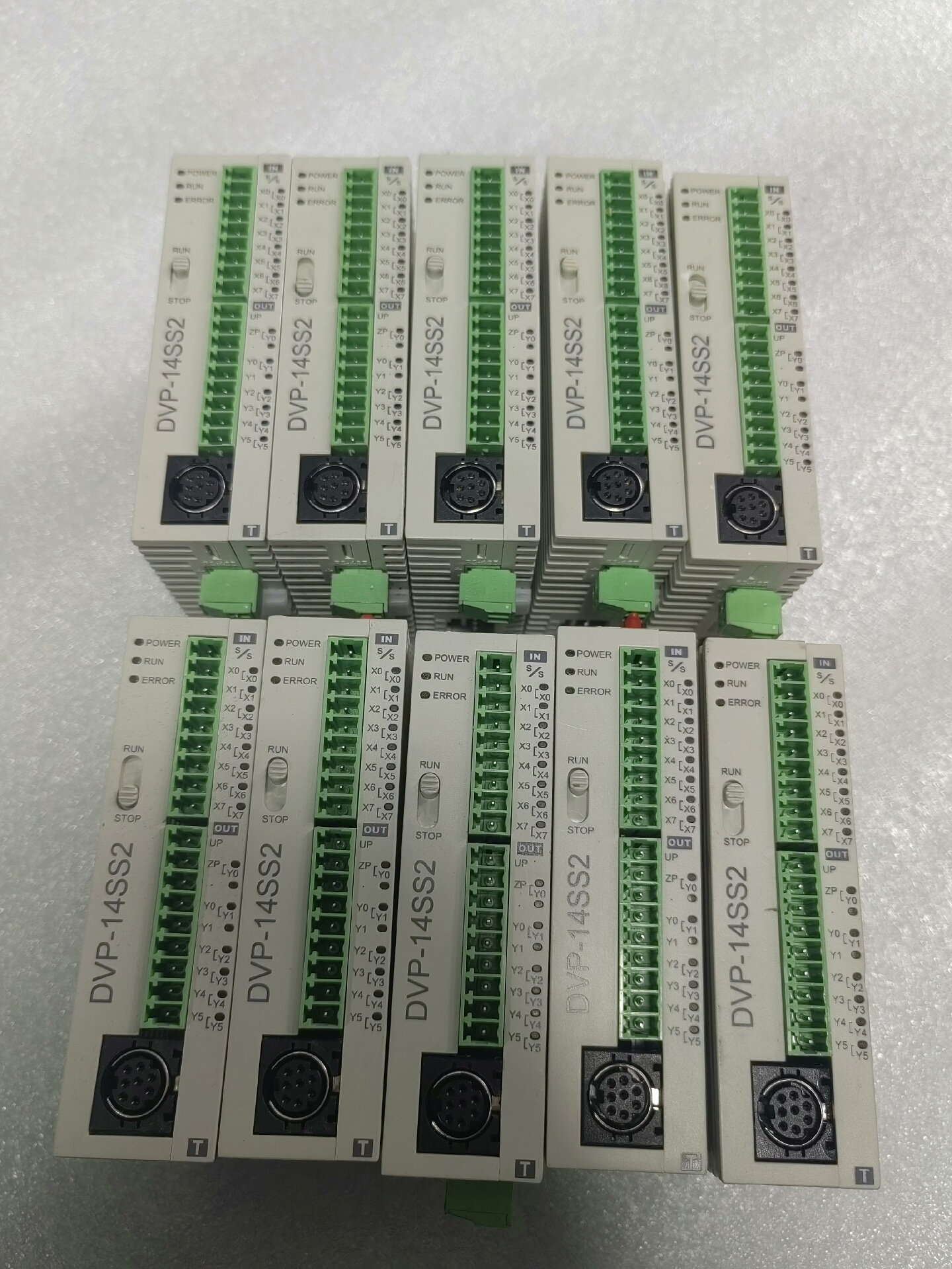 台达PLC DVP14SS211T成色实物拍摄，成色漂亮。功