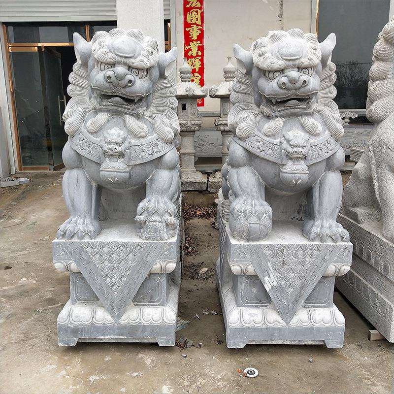 一对精雕汉白玉青石大门口家用看门狮子一对石雕抱鼓石青石狮子