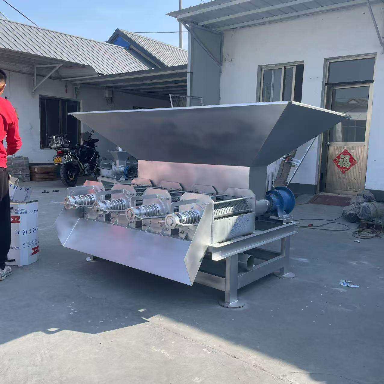 沼渣沼液处理设备泵抽上料鸡粪猪粪干湿分离机猪粪牛粪固液分离机