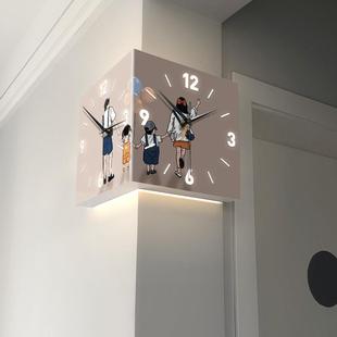 一家四口客厅孔转双面钟免打静音无品牌/创意时钟壁灯画角拐角发