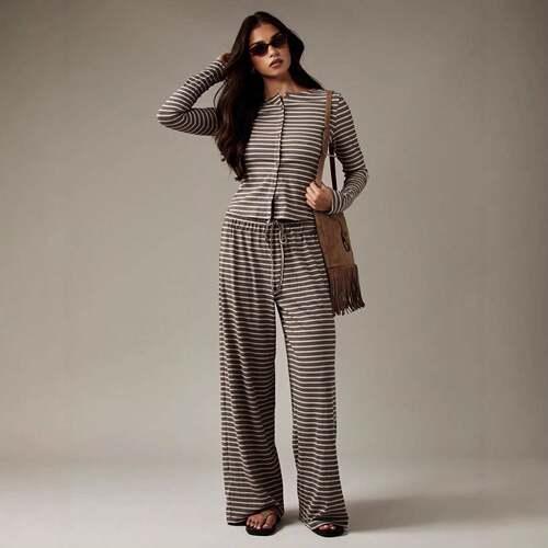 2 Piece Solid Color Long Sleeve Top and Wide Drawstring