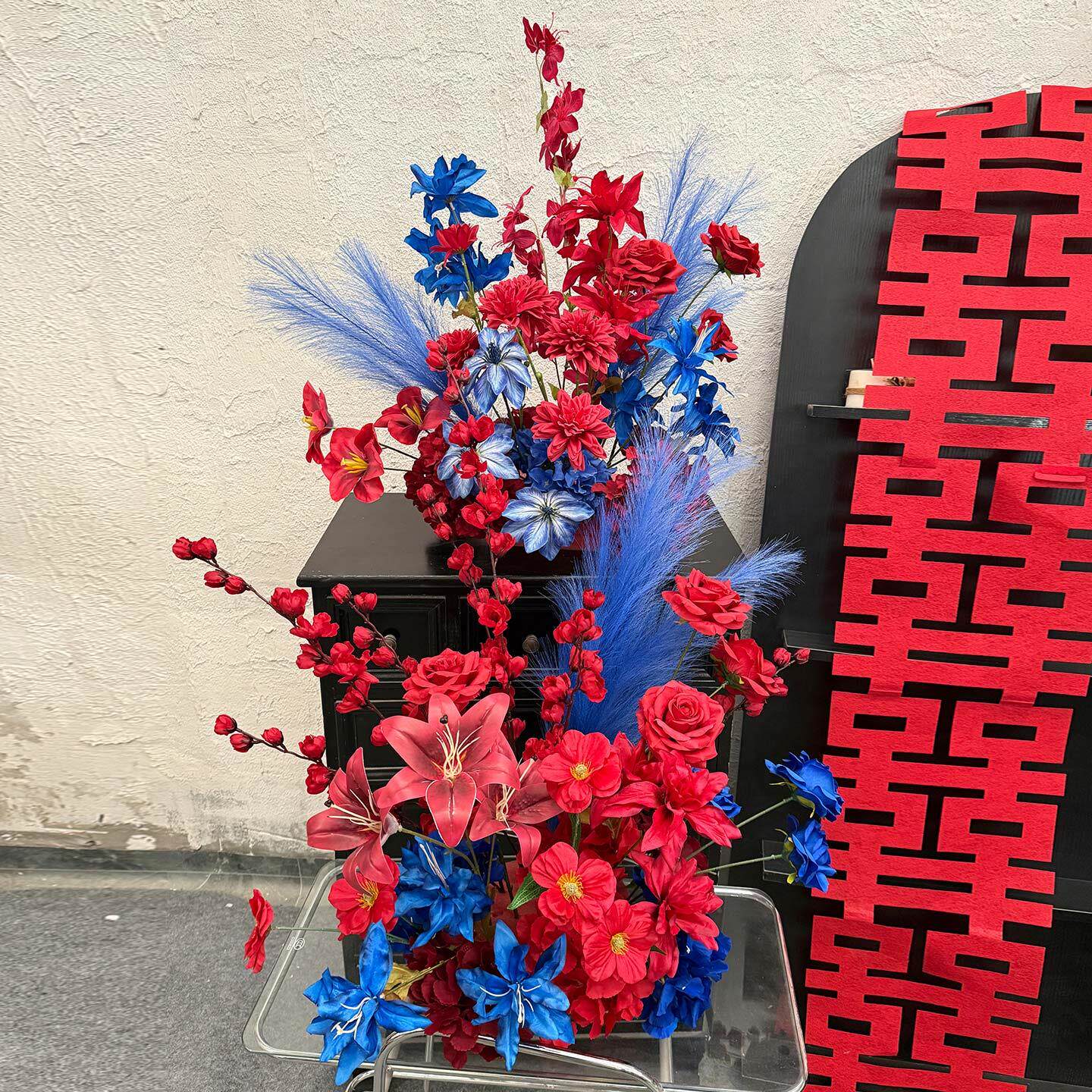 婚房床头卧室布置新中式红蓝撞色彷真假花平价成品花艺小众氛围感