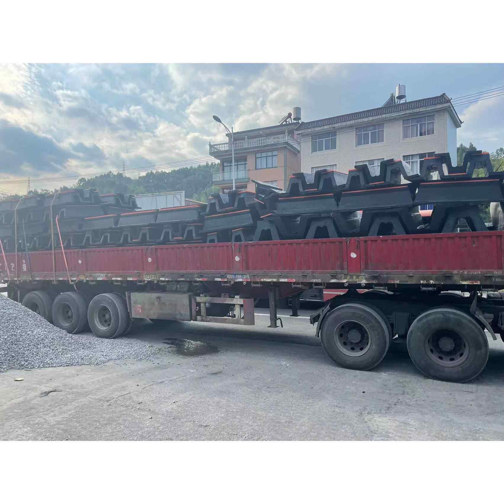 乾东拱型（SA-A型）橡胶护舷橡胶防护舷防撞条码头桥墩墙面缓冲垫