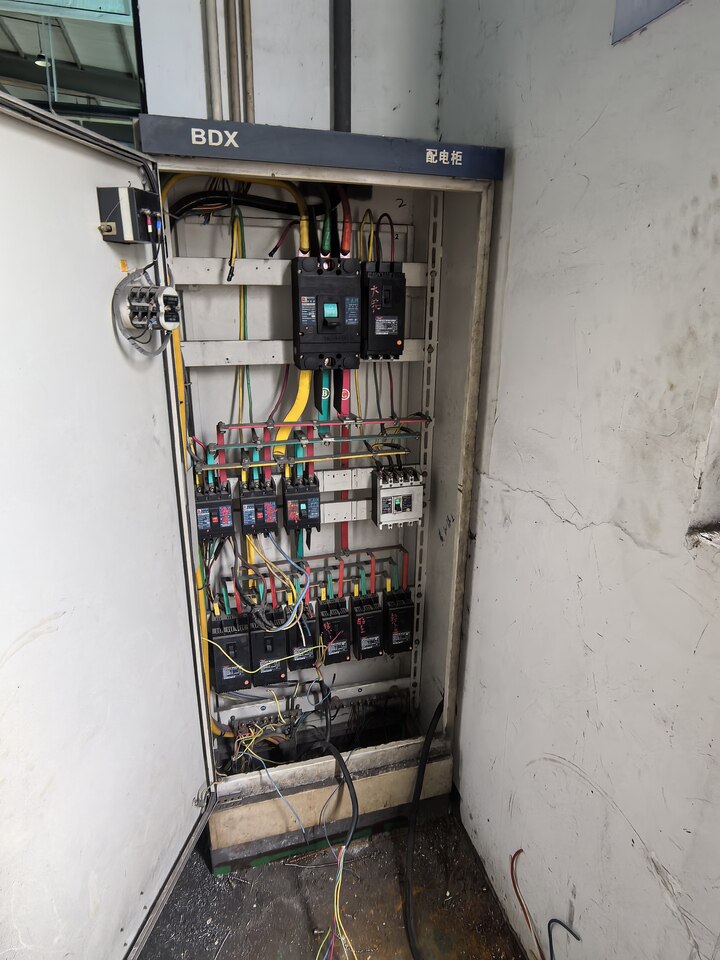 3月19日台州某企业处置废旧报废配电柜一批不含任何线缆、母排、母线槽（请预约集中看样，需现场勘探函报名）详见清单网络拍卖公告