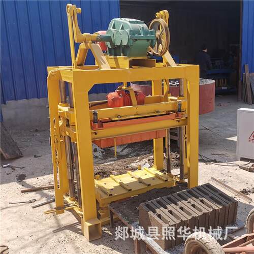 价格便宜的小型简单操作的免烧砖机混凝土砖制砖设备QT4-40
