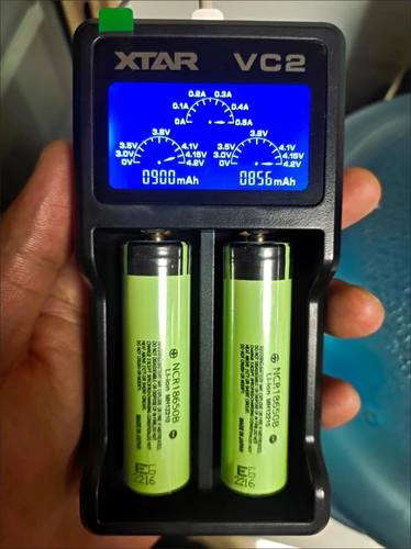 18650 батарея прочная световая фонарик зарядное устройство, товары немного больше, потому что он старый