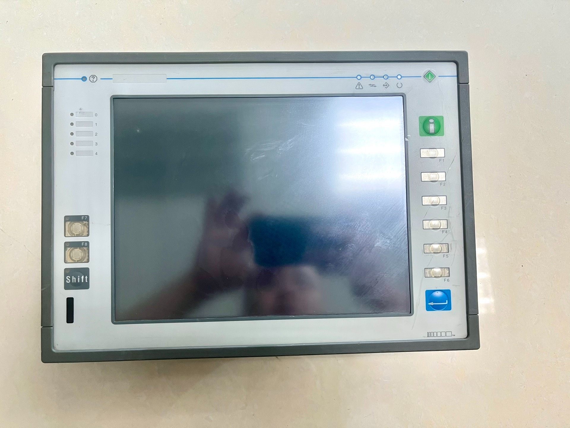 UNIOP触摸屏ETT-VGA 6ZA1005-7实物图通电