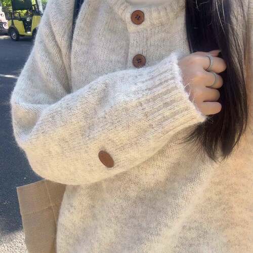上衣韩系软糯温柔慵懒风纽扣毛衣女秋冬季新款宽松外穿针织1002d
