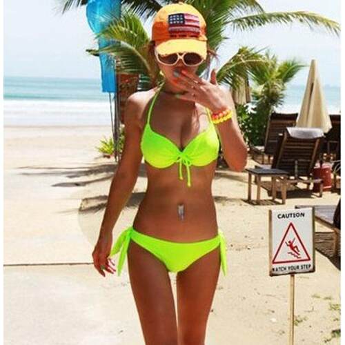 Wearing two swimsuits is enough to show off, fluorescent