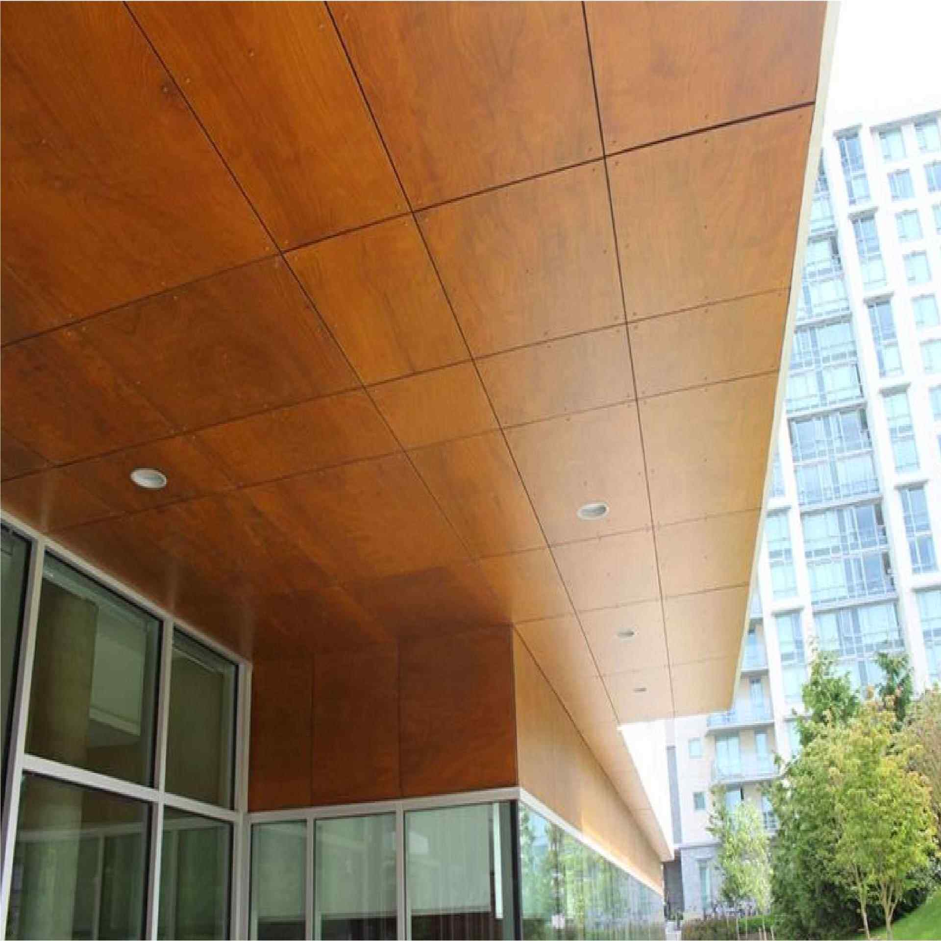 承接全国工程室内天花吊顶装饰仿木纹勾搭铝单板厂家仿木纹铝板