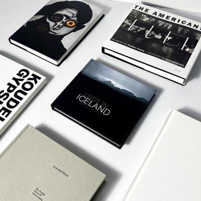 简约现代风格黑白灰色外文艺术装饰真书样板房样品屋展示中心摄影