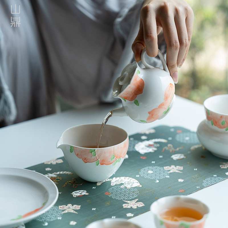 手绘白瓷粉桃茶壶家用陶瓷泡茶壶不烫手带过滤喝茶壶功夫壶花瓣壶