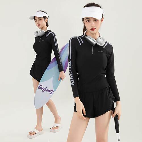 Sports suit with split long sleeves and two conservative