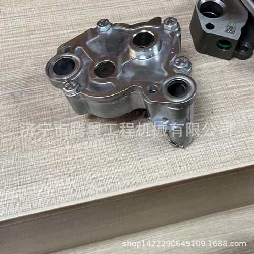 适用加藤HD820挖掘机6D34机油泵总成 ME014230 济宁腾翼