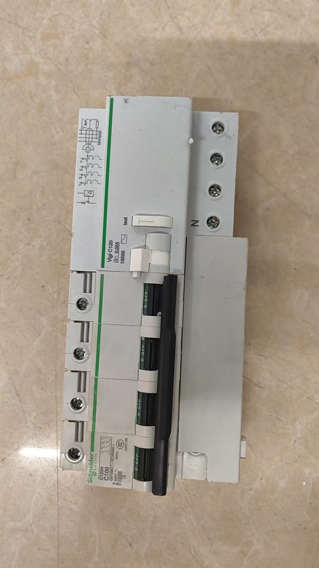 施耐德漏电开关一个180。