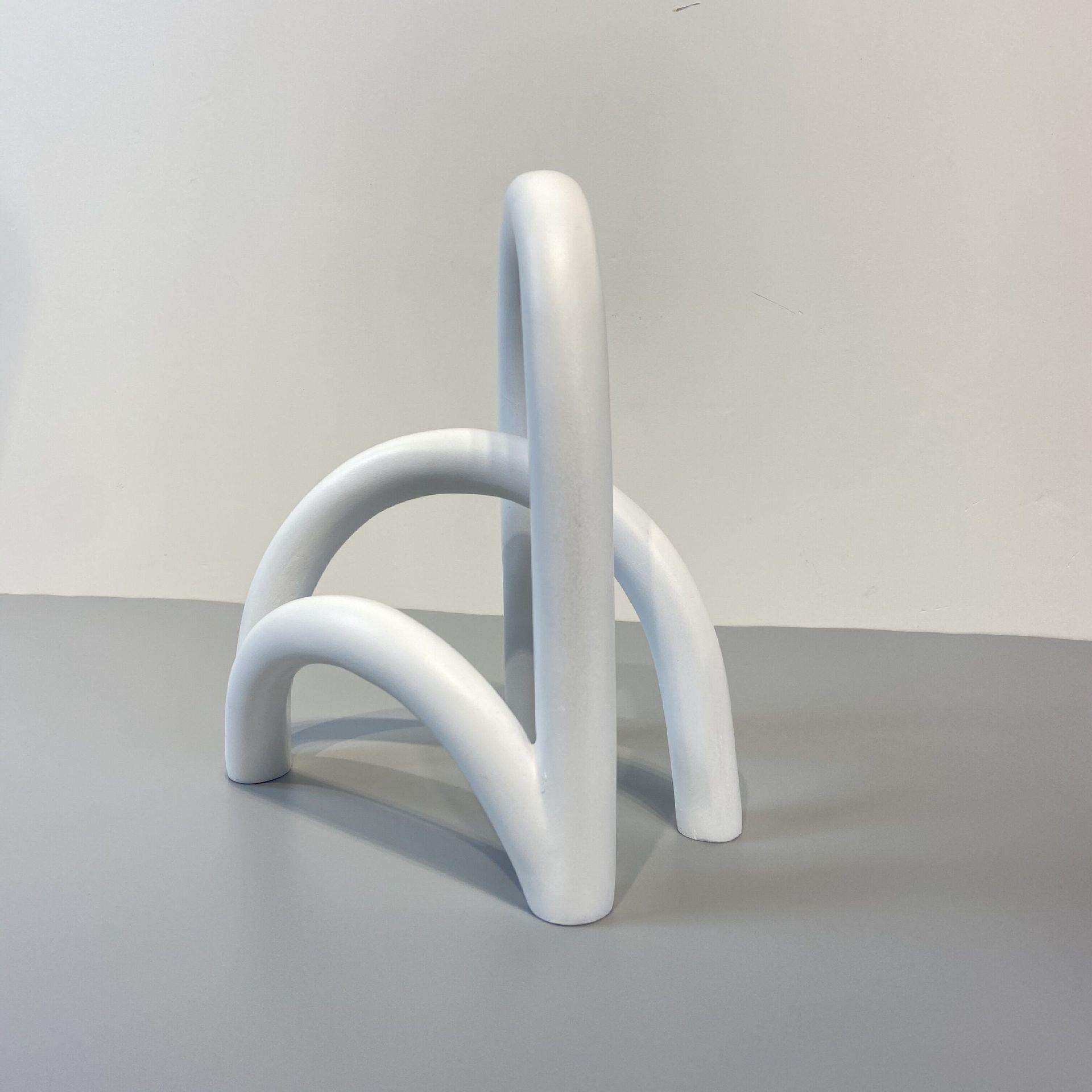 现代极简家居饰品 茶几开放柜树脂工艺摆件 几何线条弧线软摆设