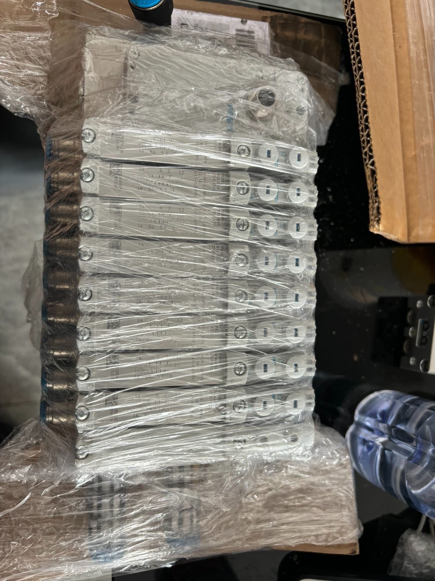 全新费斯托电磁阀，阀岛VUVG-B14-B52-ZT-F-1